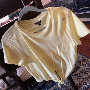 Cute cropped Topshop Tee 💛